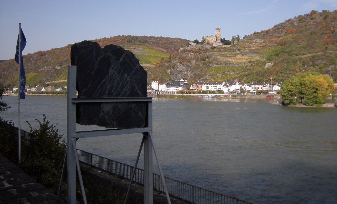 17 Schiefer mit Gutenfels ueber Kaub