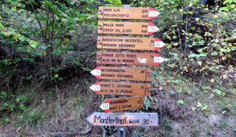 06c Wegweiser Katharinaberg klein